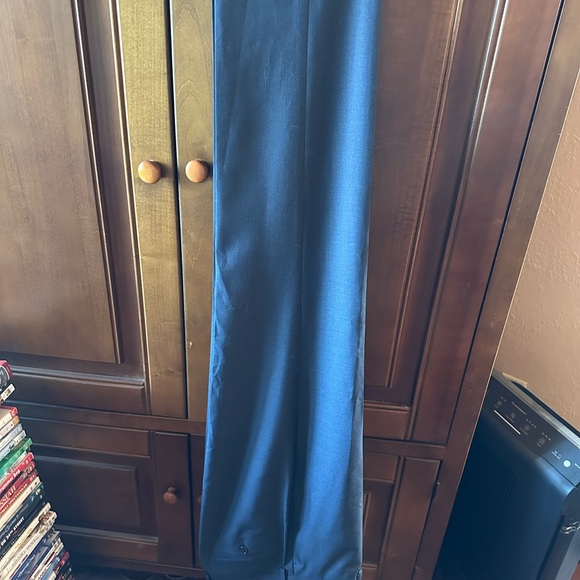 Mens Calvin Klein 36x34 suit pants Slim fit, charcoal. Excellent condition. - Picture 6 of 7